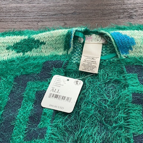 Free People NWT Poncho Diamond-Back Cozy Sweater Kimono in Green OS Shawl Wrap - Picture 7 of 7